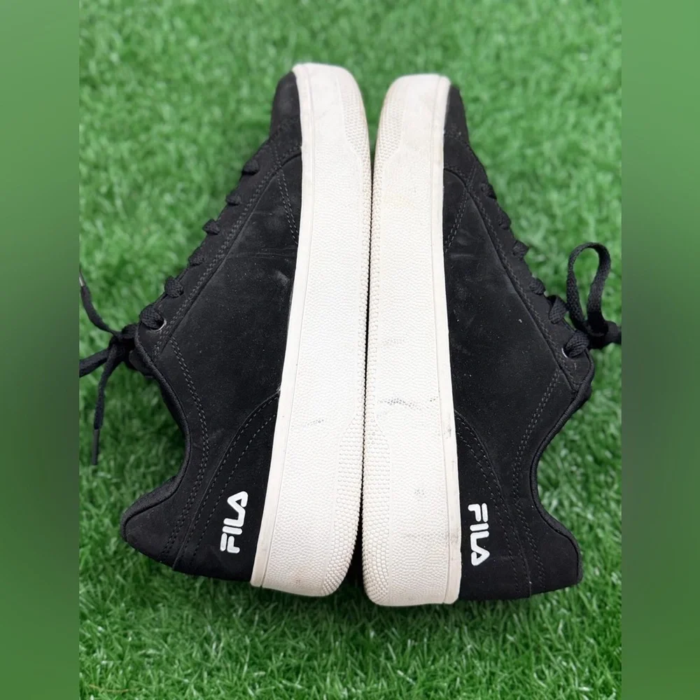 Fila Black and White Women’s Sneakers Size‎ 9